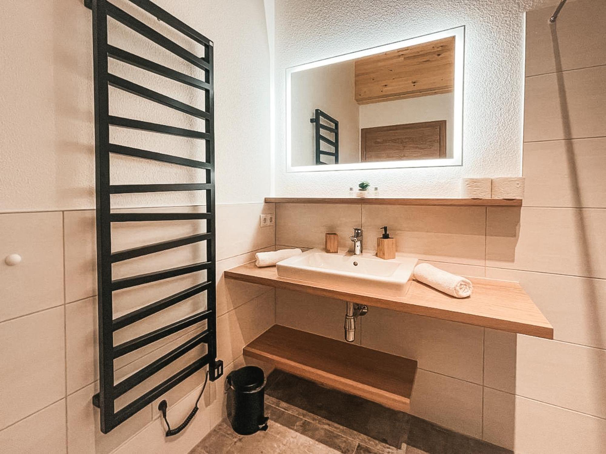 Zillerheart - Balcony Und Car Park By Alpenluxus Appartements Fuegen Exterior photo